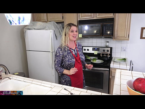 ❤️ Madrastra ordeñándole en la cocina antes de su cita Porno ruso en es.fuxporn-com.ru ❌️